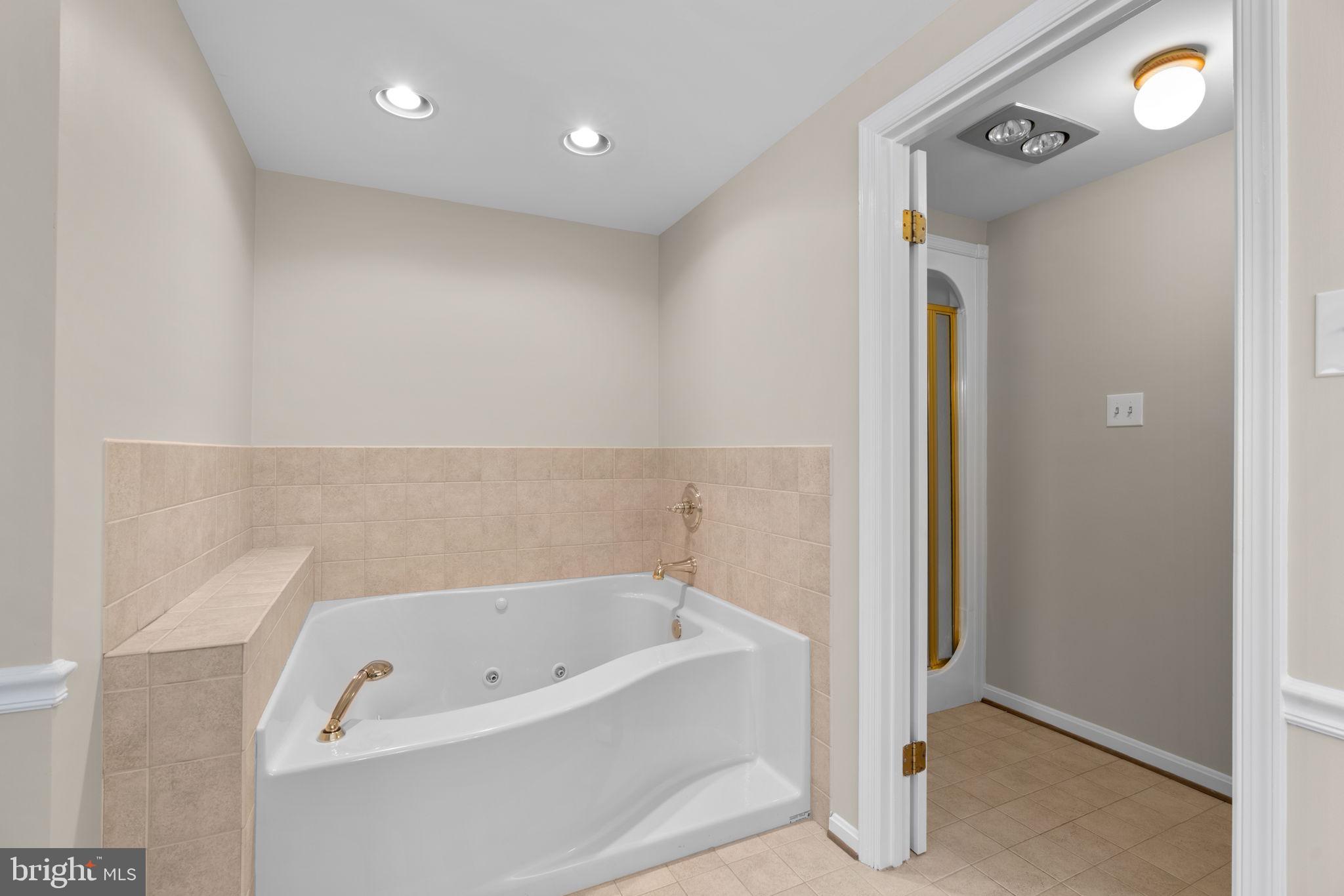 1221 ROUND GATE COURT