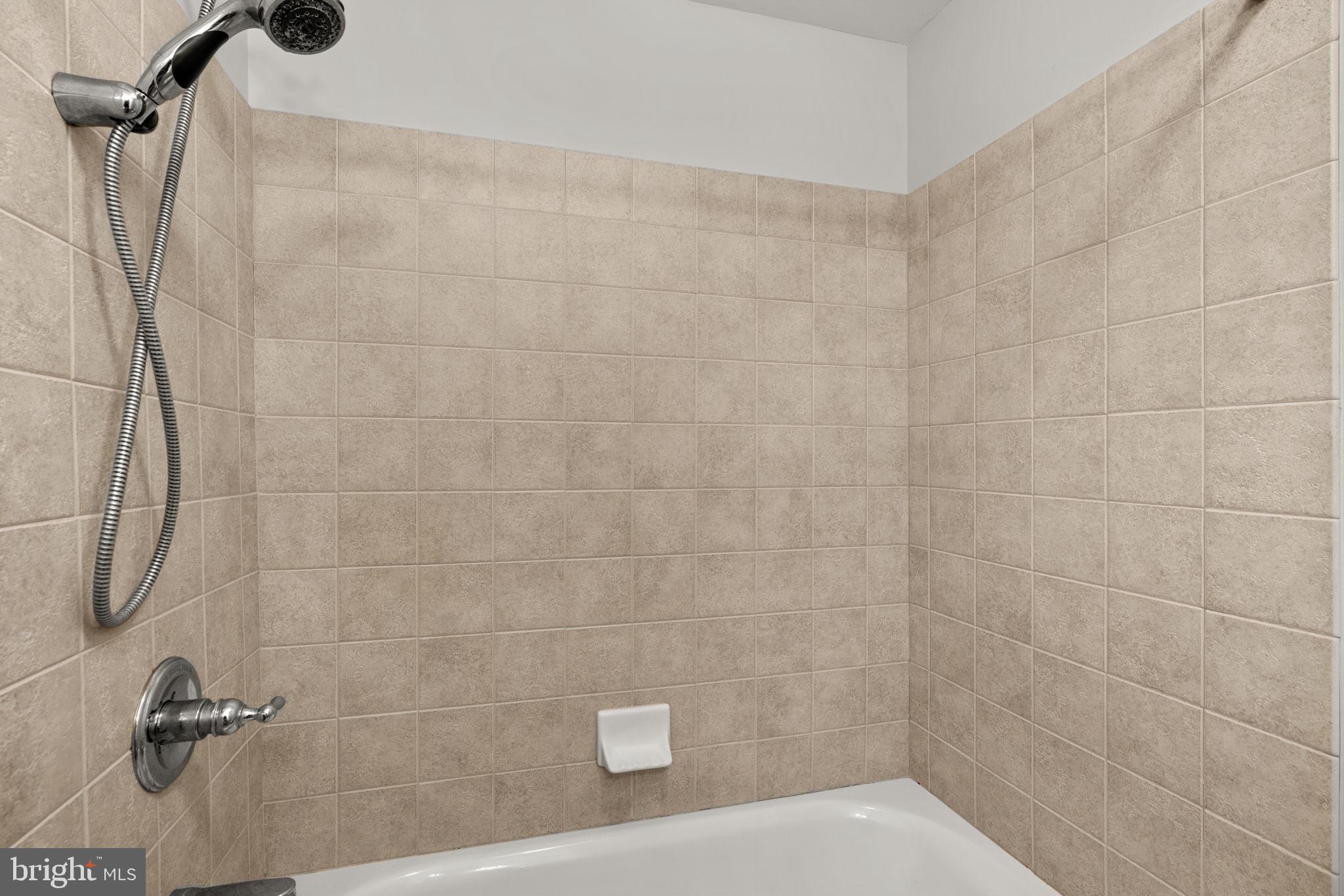 1221 ROUND GATE COURT