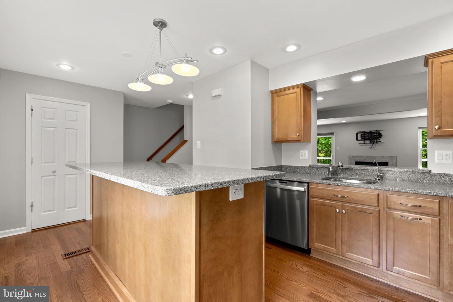 10388 COLLEGE SQUARE