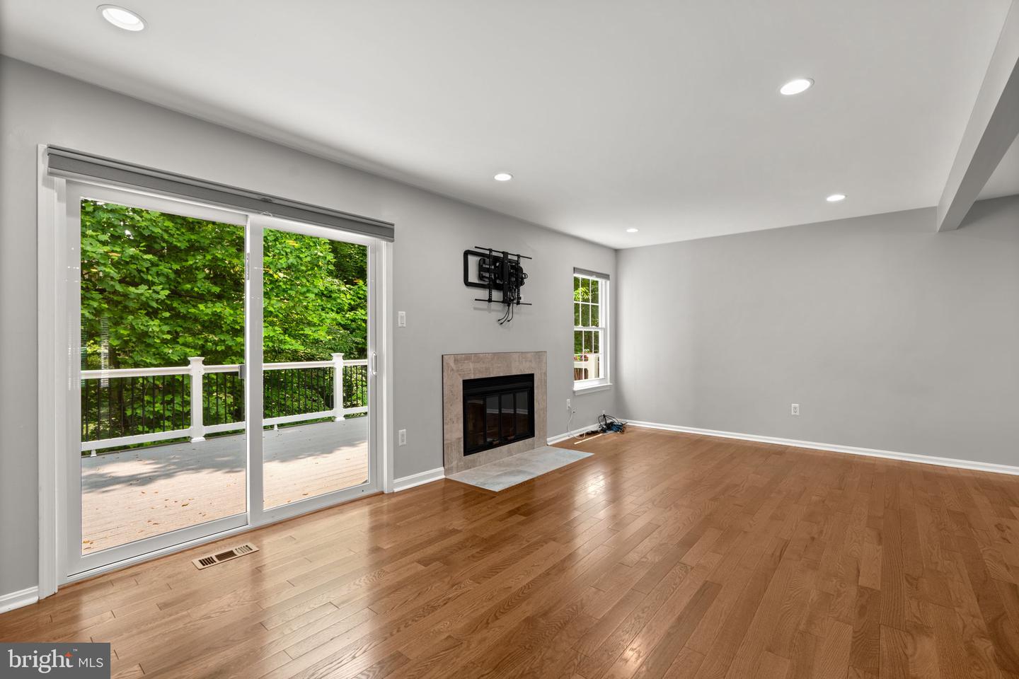 10388 COLLEGE SQUARE