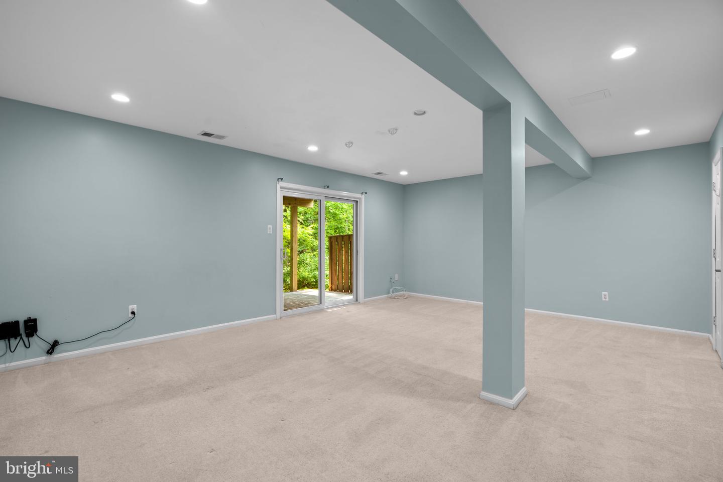 10388 COLLEGE SQUARE