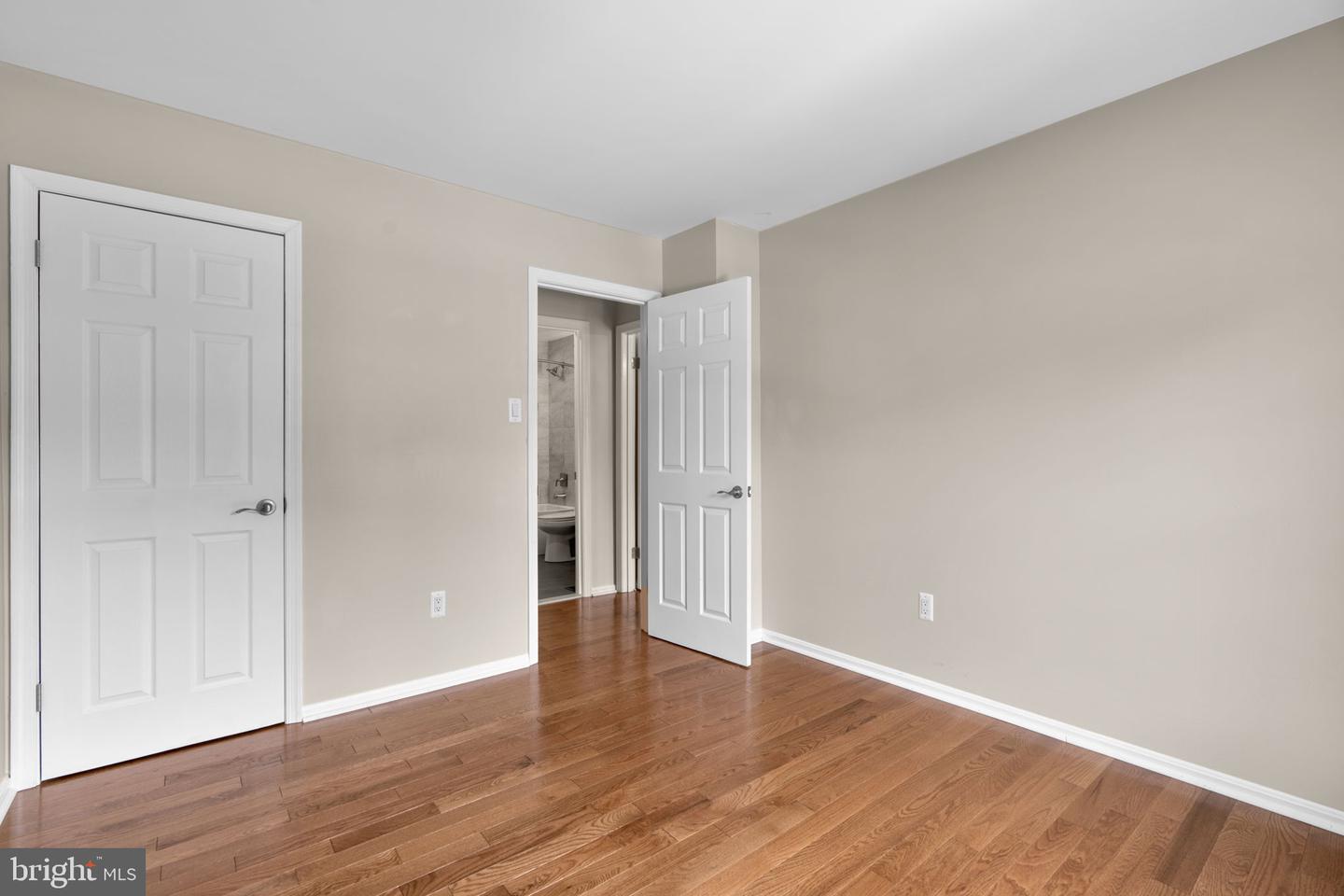 10388 COLLEGE SQUARE