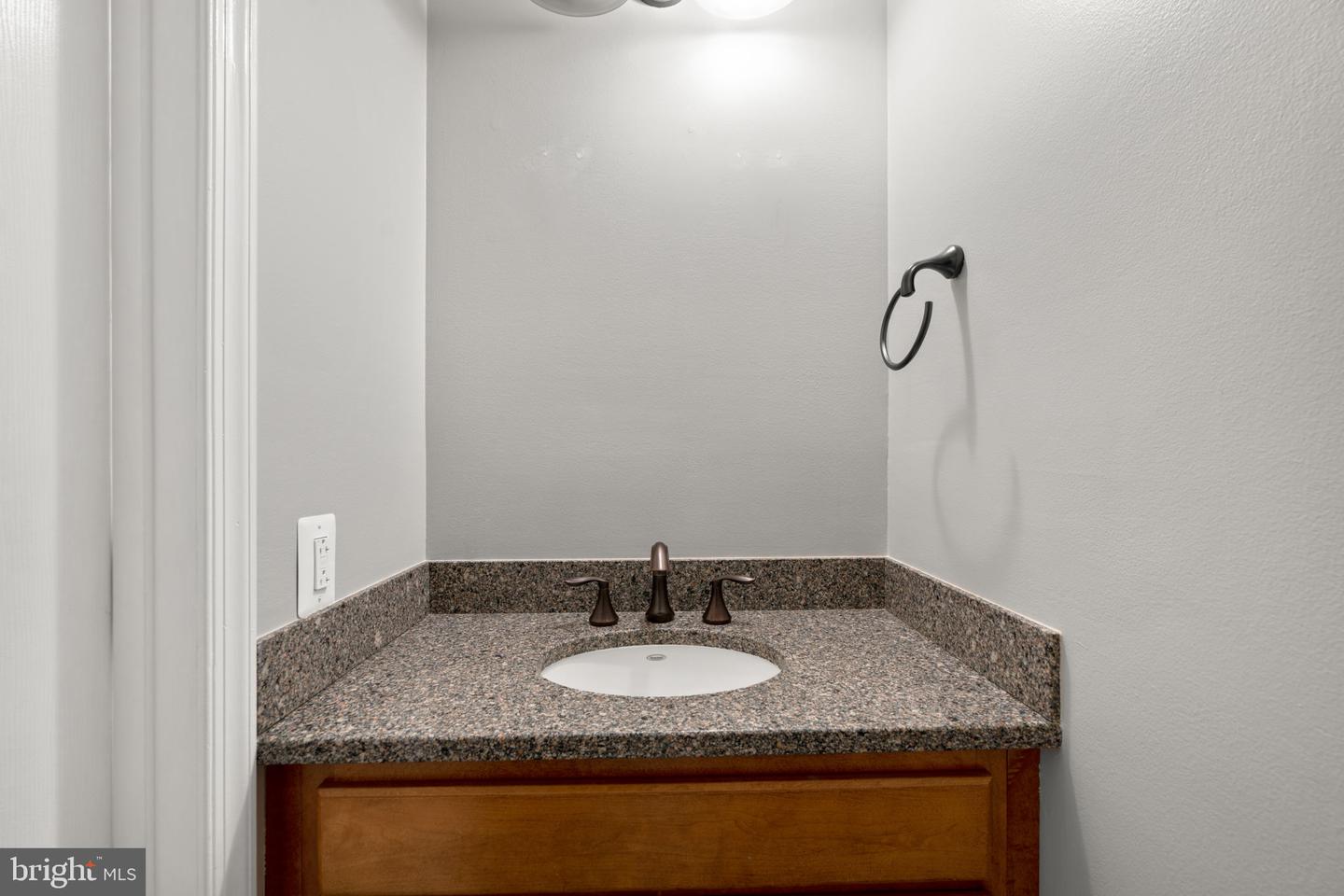 10388 COLLEGE SQUARE