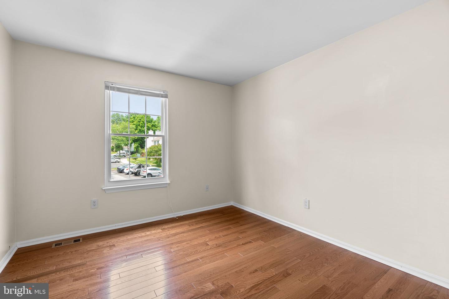 10388 COLLEGE SQUARE