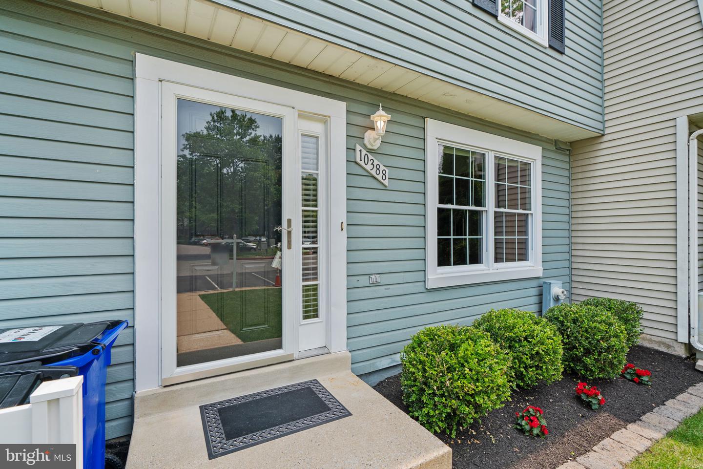 10388 COLLEGE SQUARE