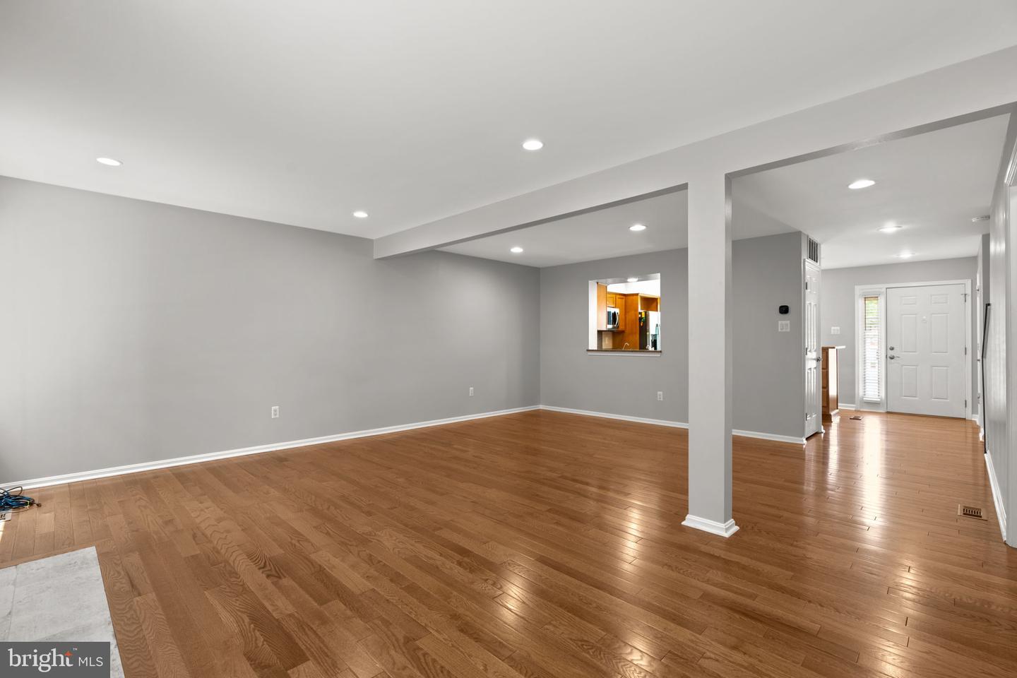 10388 COLLEGE SQUARE