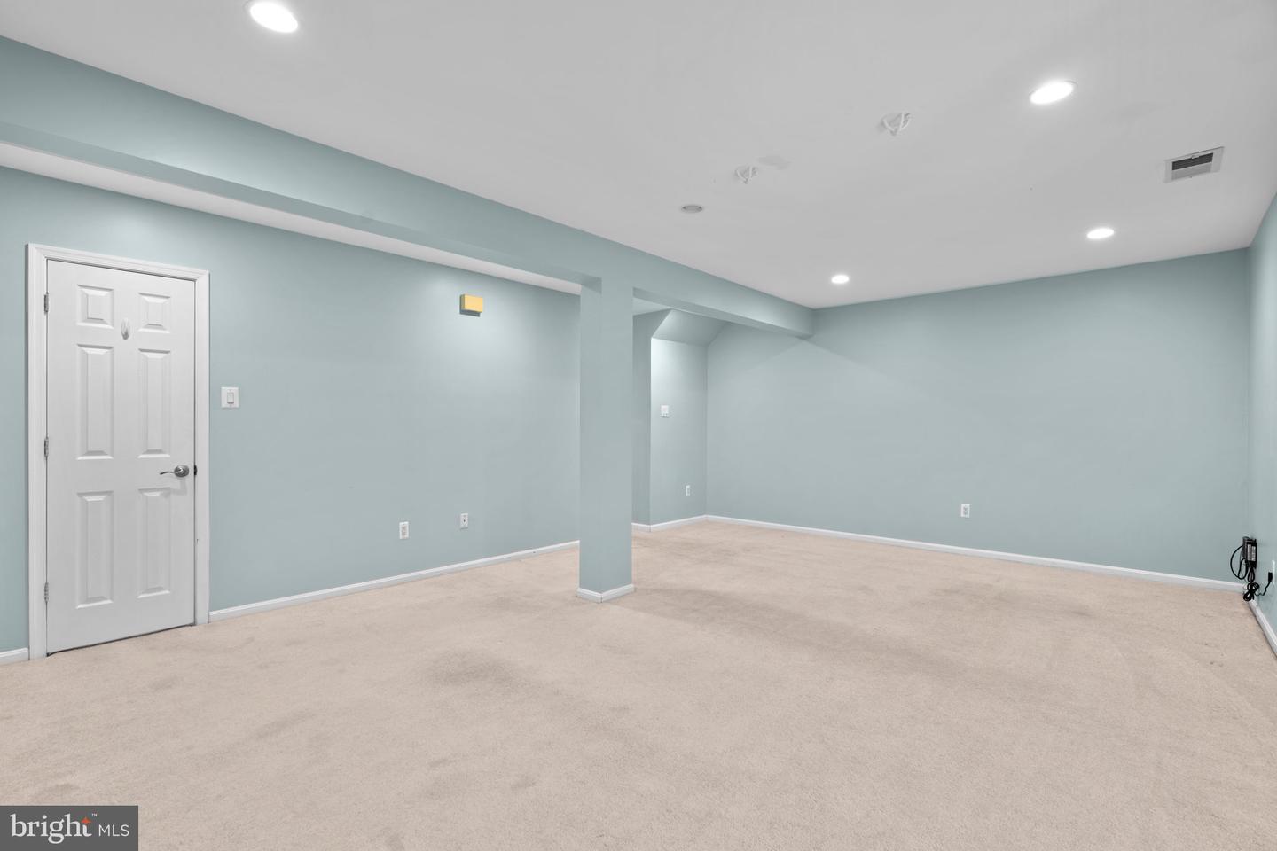 10388 COLLEGE SQUARE