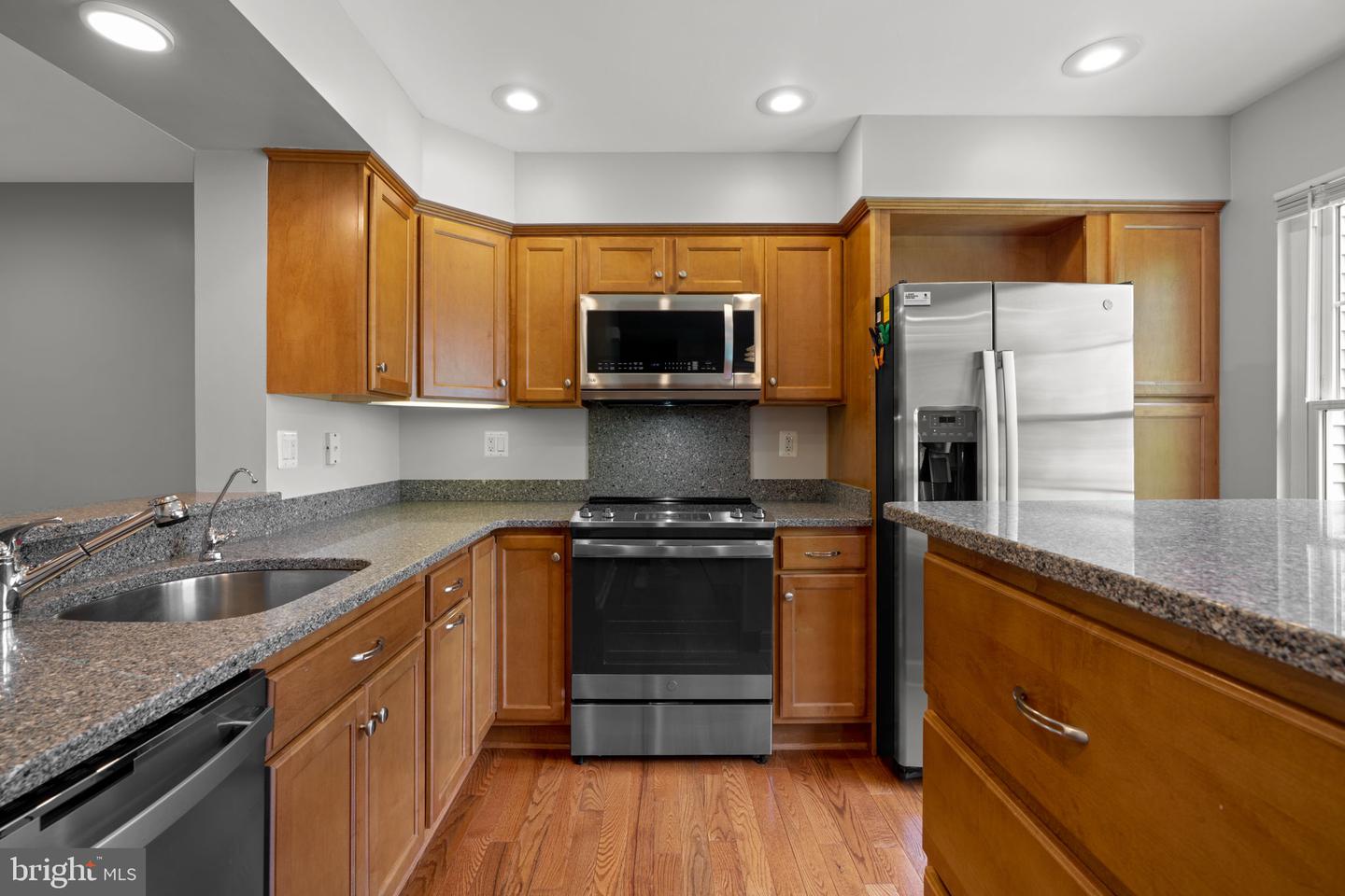 10388 COLLEGE SQUARE