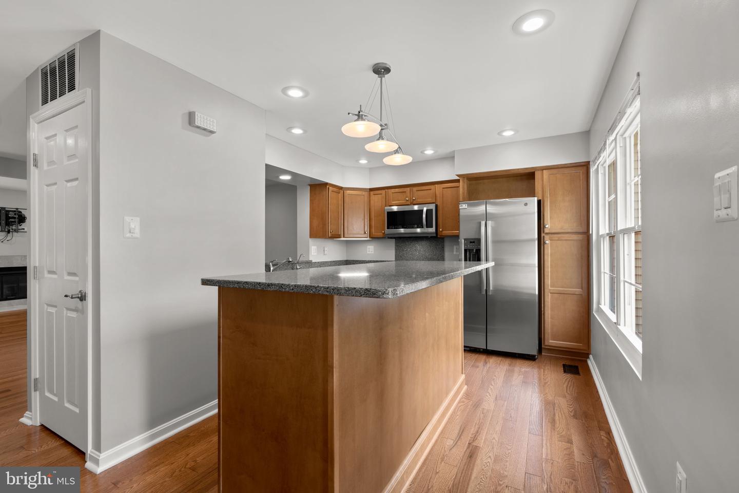 10388 COLLEGE SQUARE