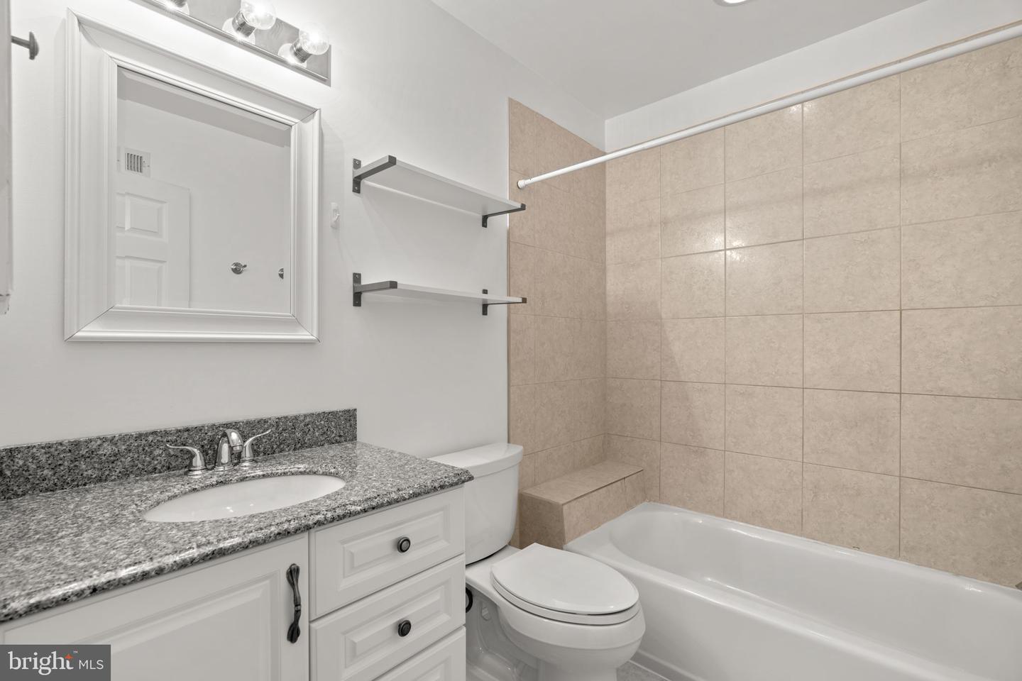 10388 COLLEGE SQUARE