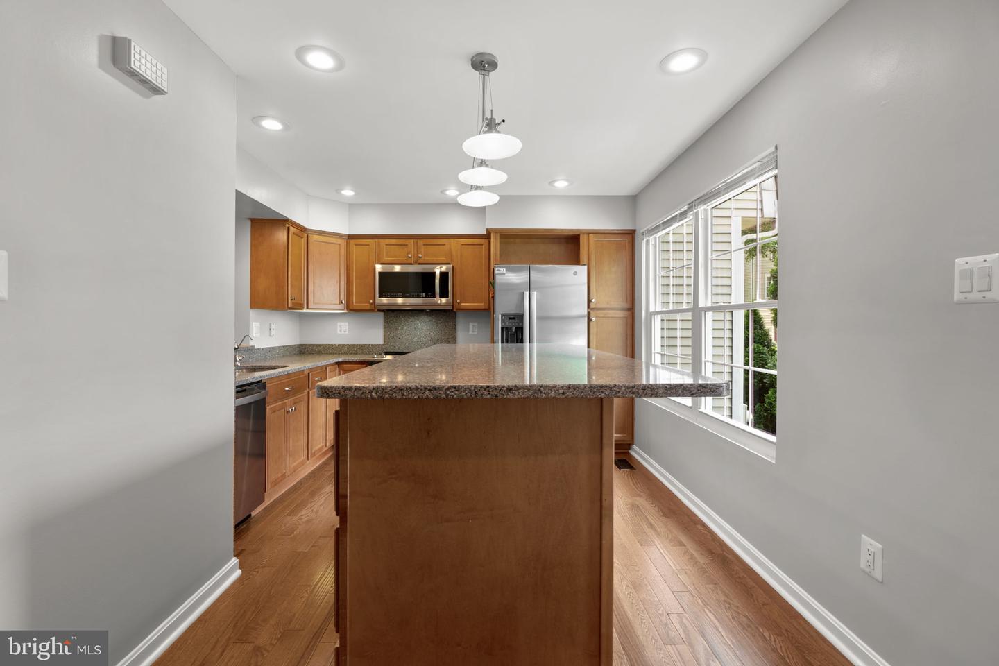 10388 COLLEGE SQUARE