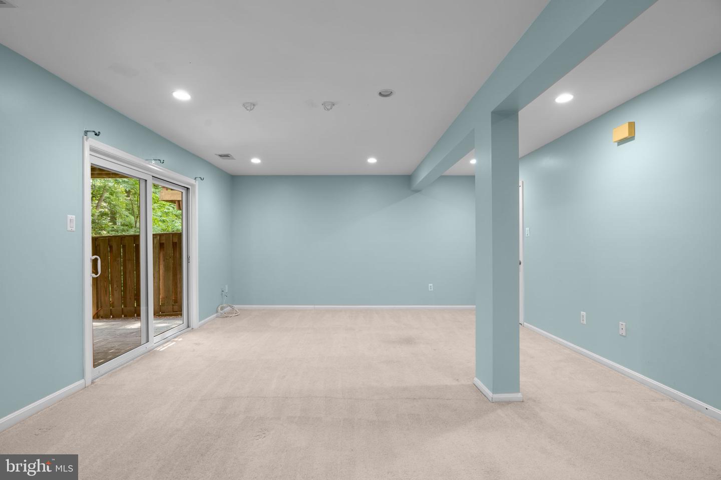 10388 COLLEGE SQUARE