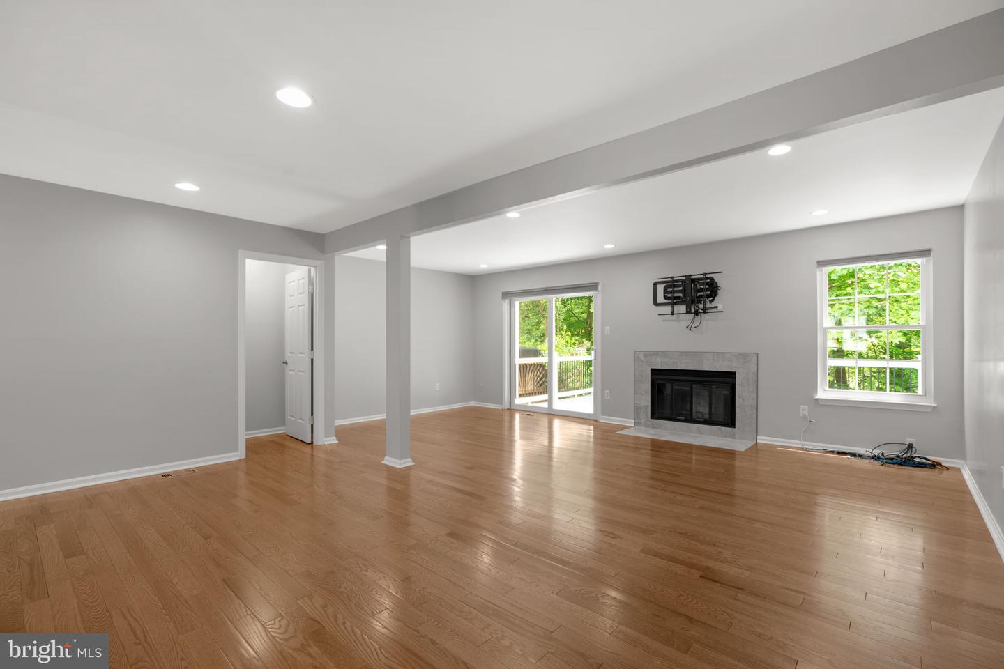 10388 COLLEGE SQUARE