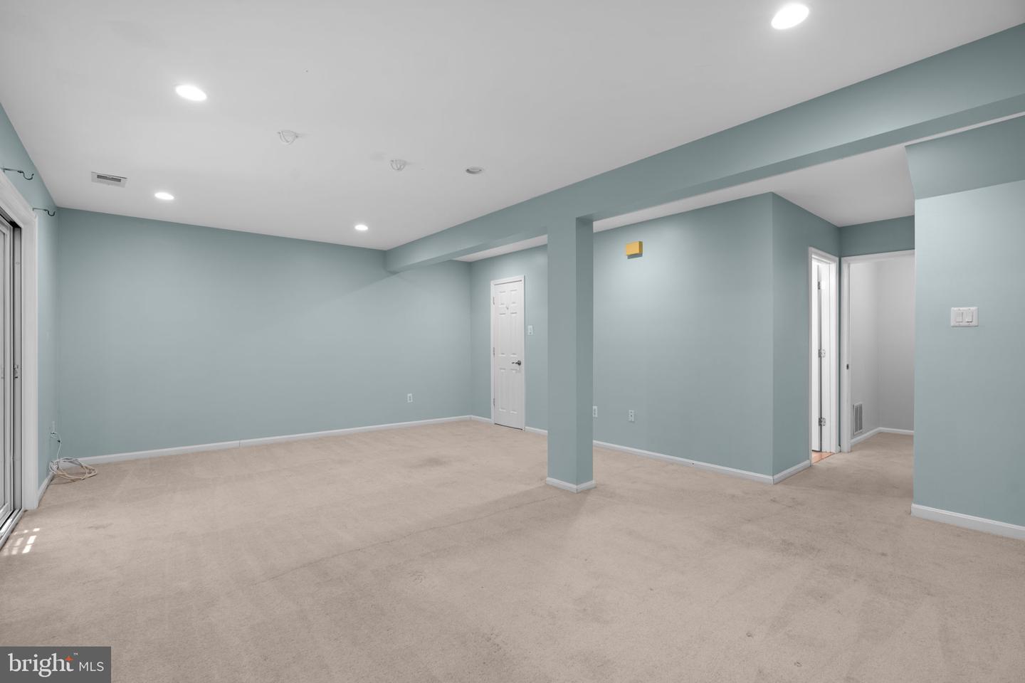 10388 COLLEGE SQUARE