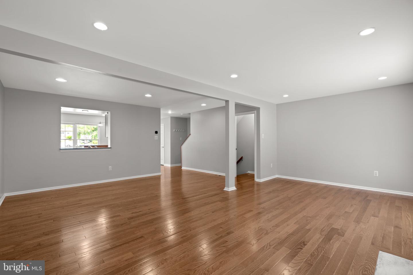 10388 COLLEGE SQUARE