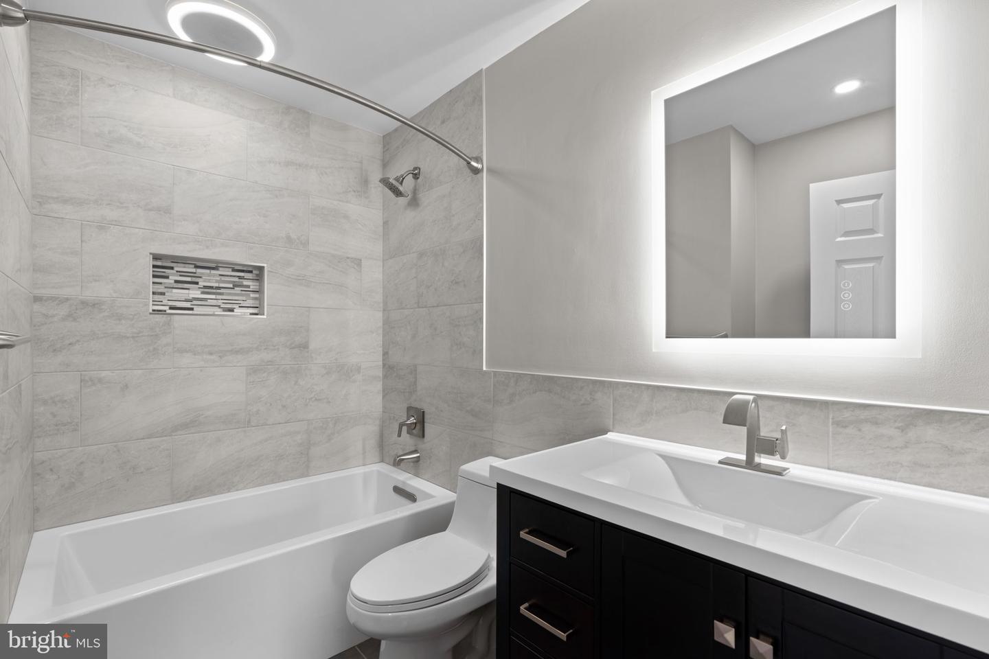 10388 COLLEGE SQUARE