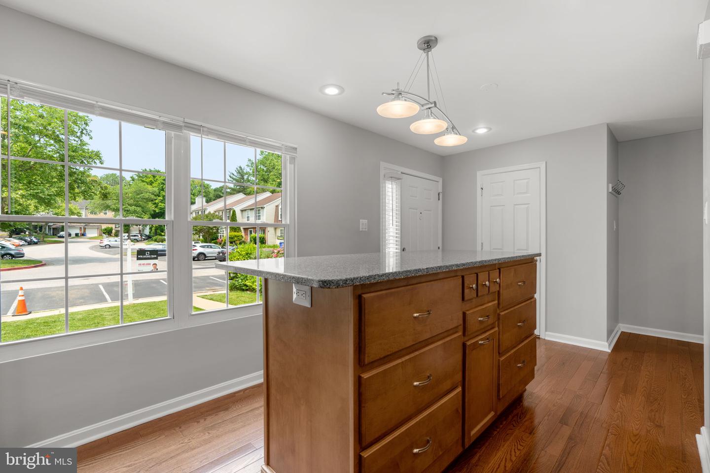 10388 COLLEGE SQUARE