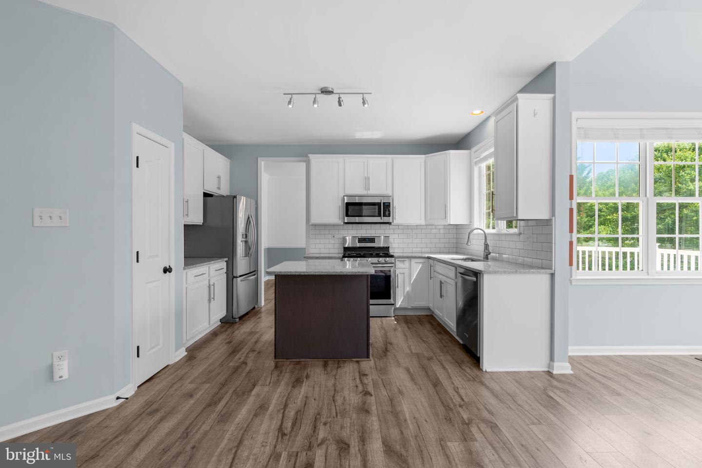 2186 OAK FOREST DRIVE