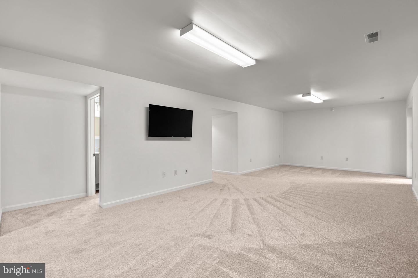 2186 OAK FOREST DRIVE