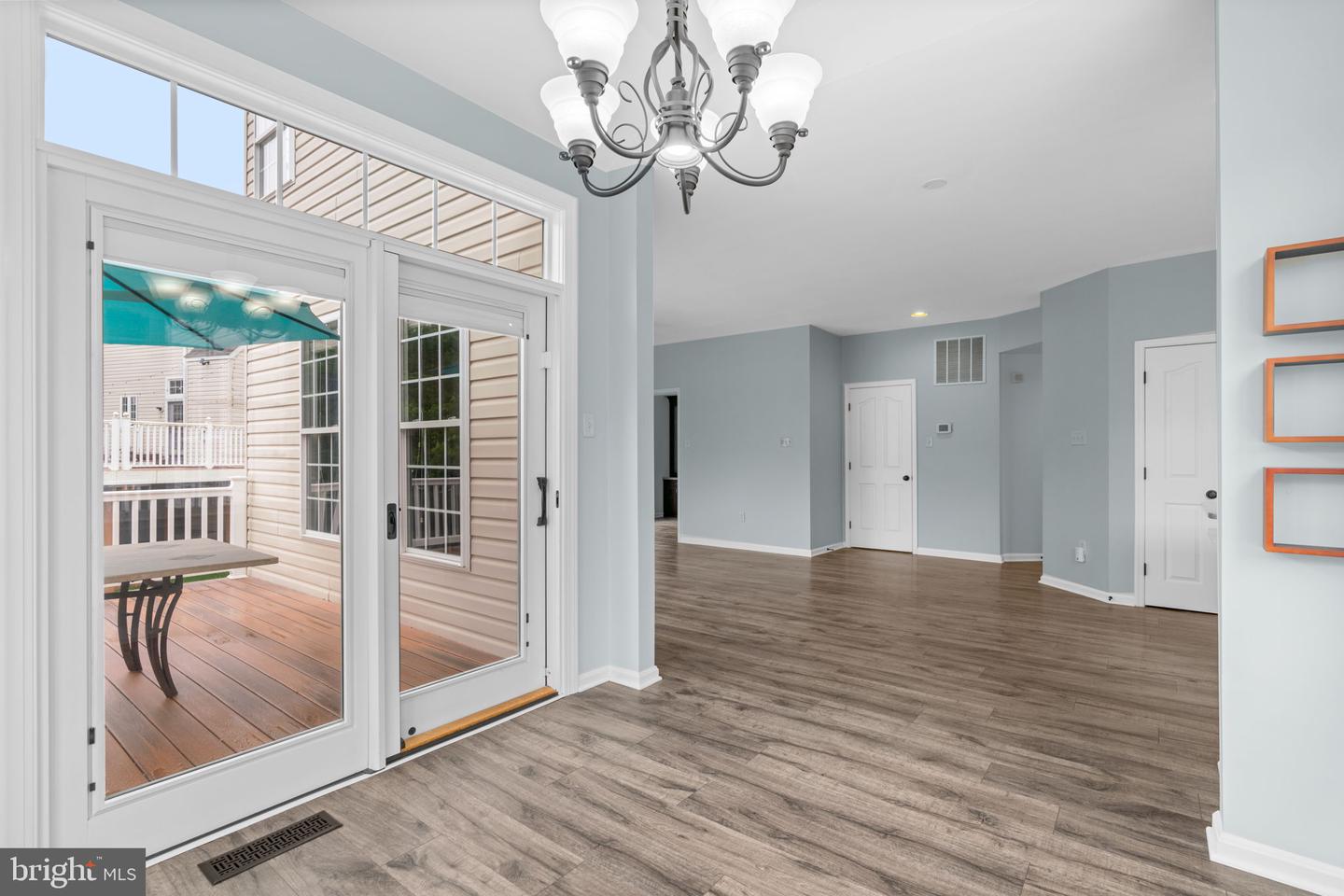 2186 OAK FOREST DRIVE