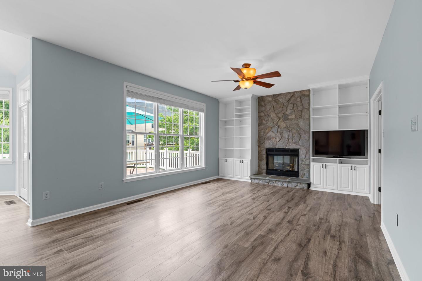 2186 OAK FOREST DRIVE