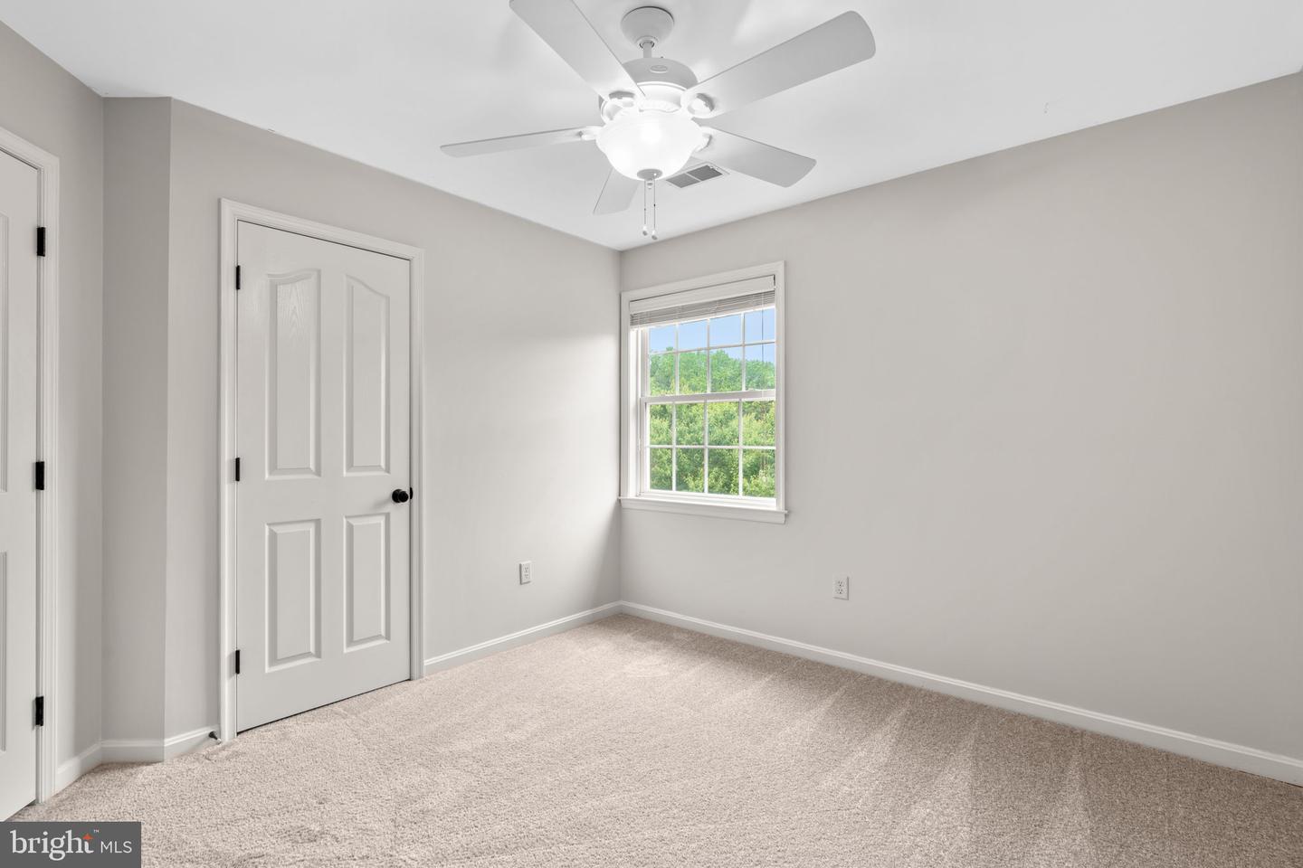 2186 OAK FOREST DRIVE