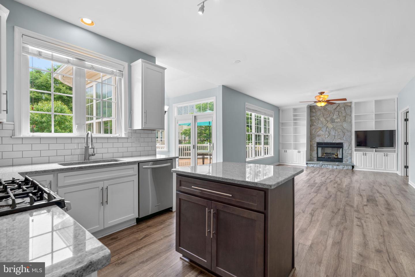 2186 OAK FOREST DRIVE