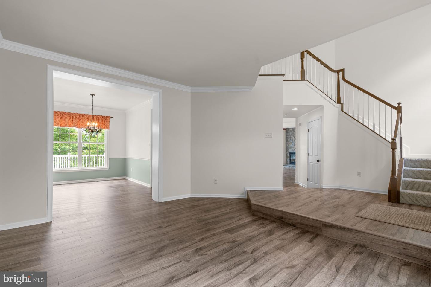 2186 OAK FOREST DRIVE