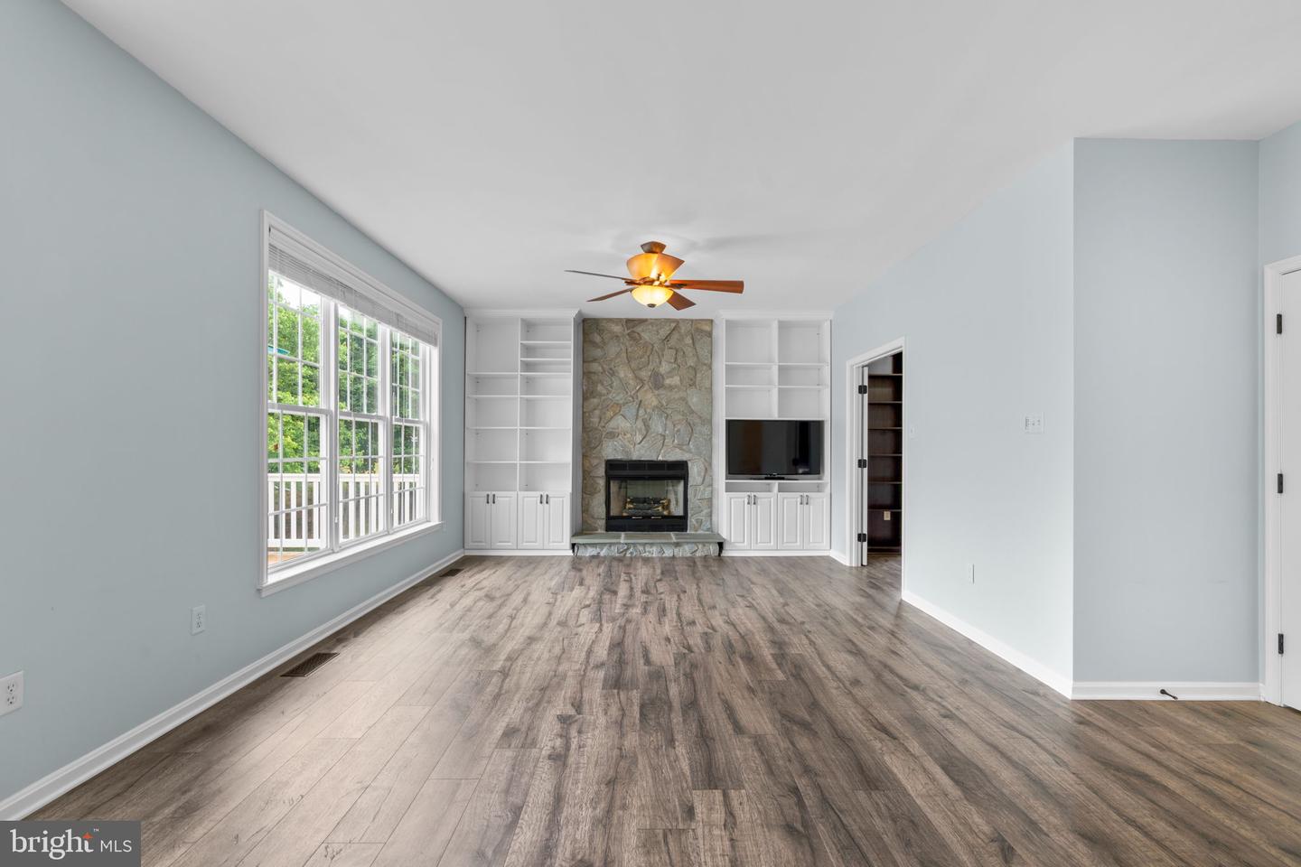 2186 OAK FOREST DRIVE