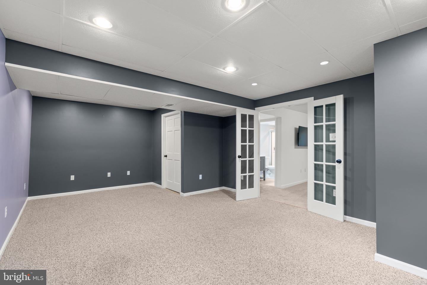 2186 OAK FOREST DRIVE