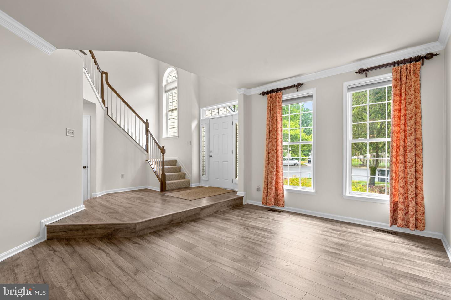 2186 OAK FOREST DRIVE