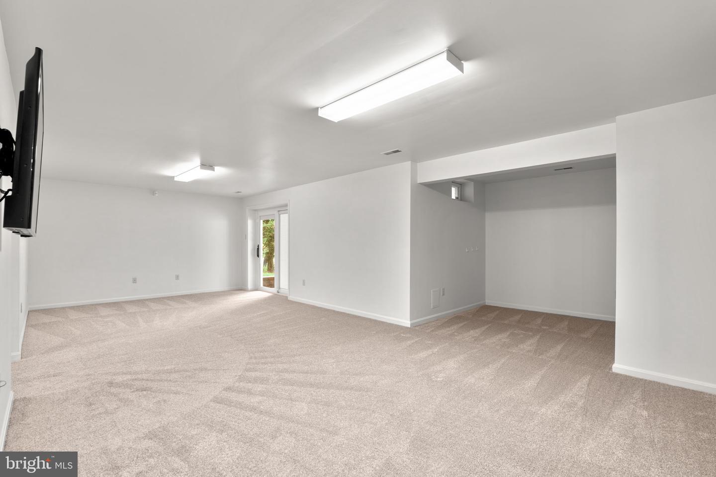 2186 OAK FOREST DRIVE