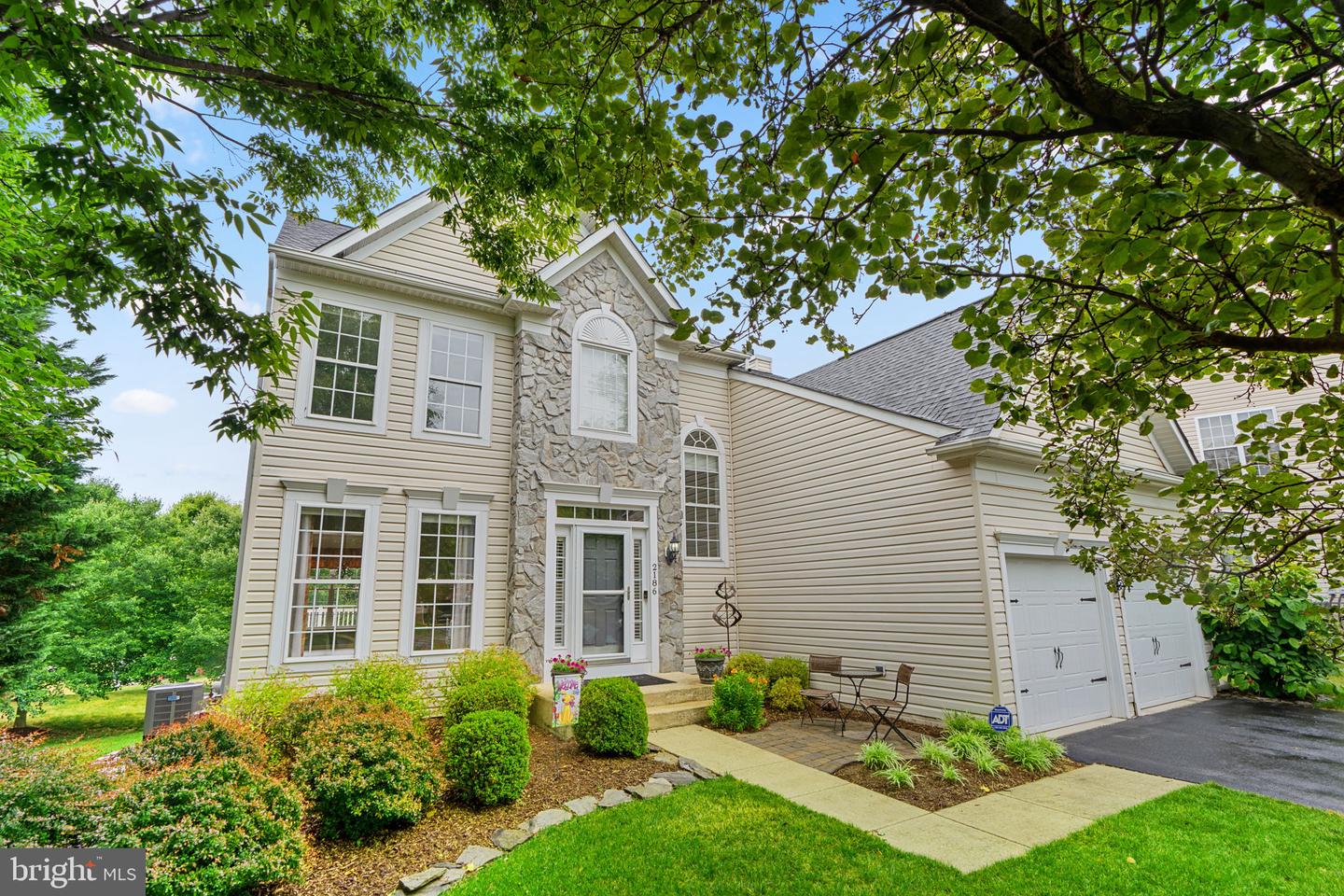 2186 OAK FOREST DRIVE
