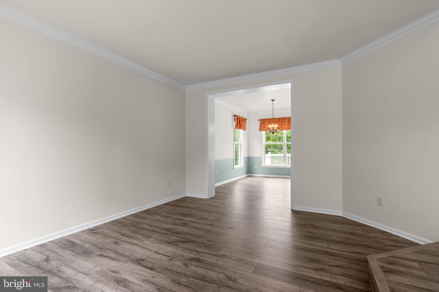 2186 OAK FOREST DRIVE
