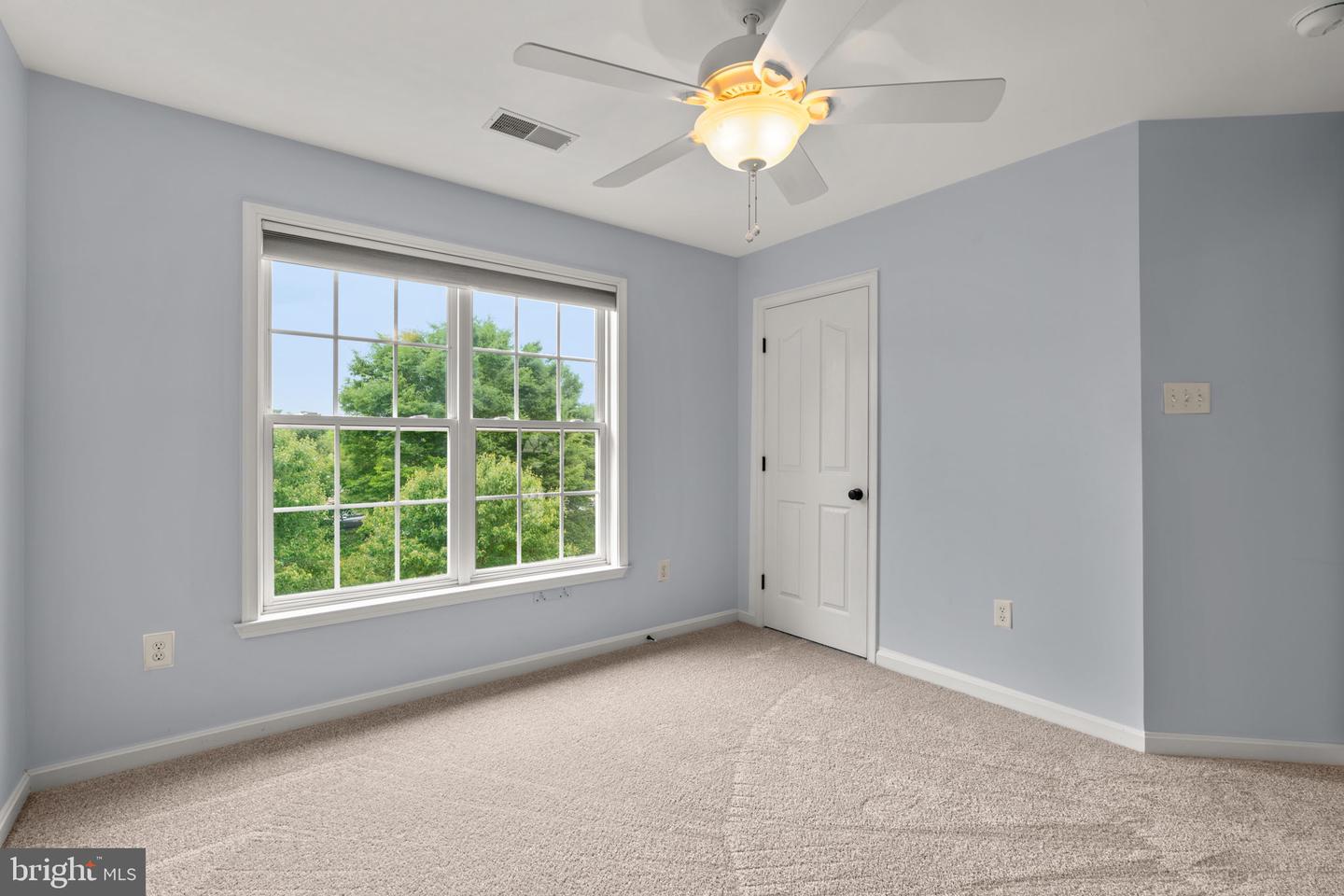2186 OAK FOREST DRIVE