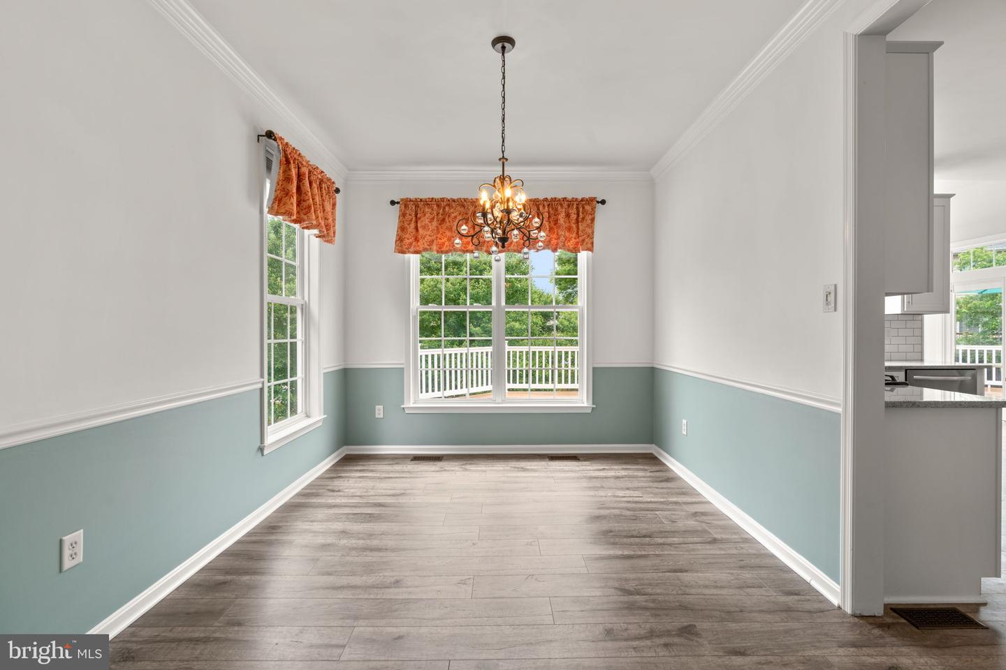 2186 OAK FOREST DRIVE