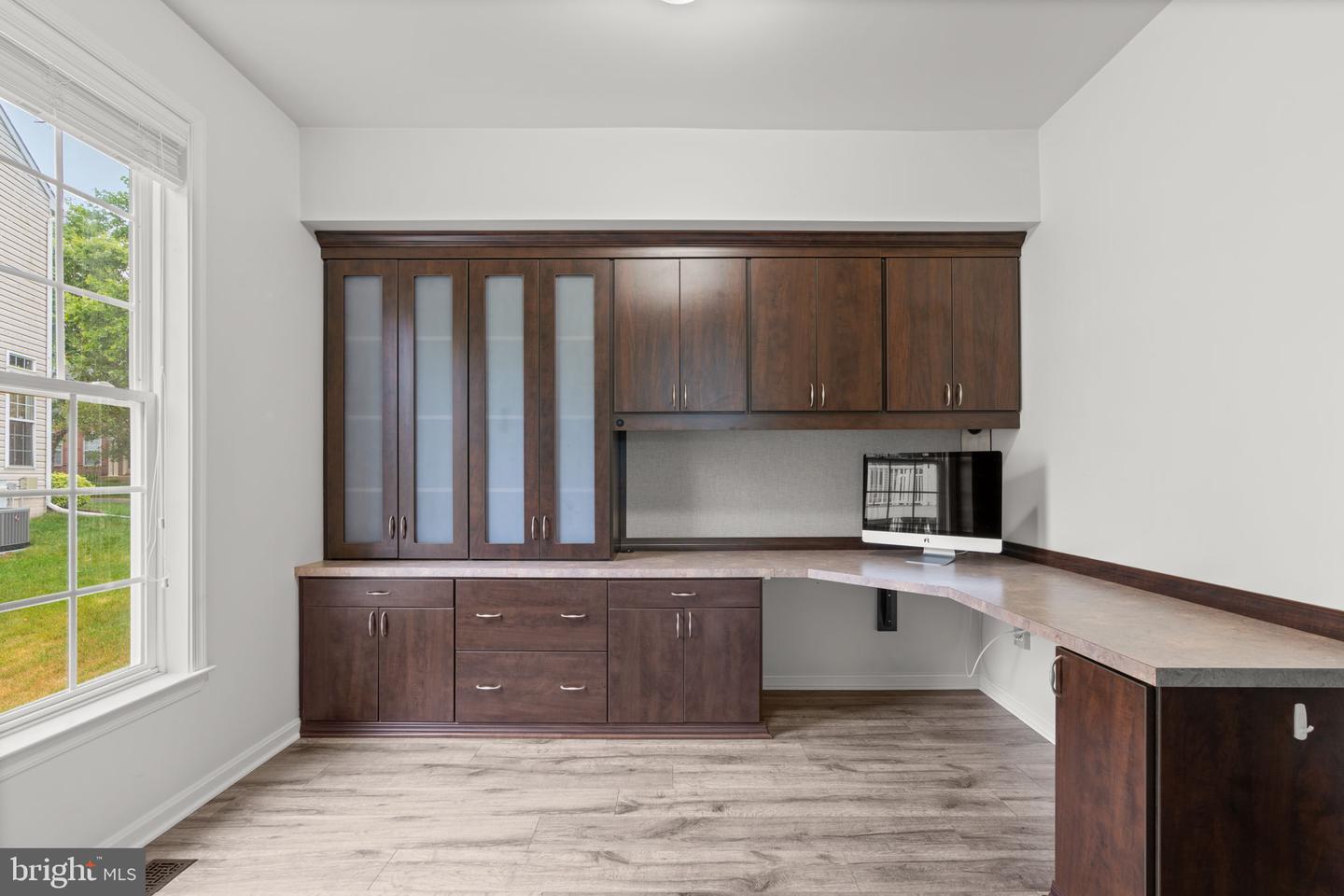 2186 OAK FOREST DRIVE