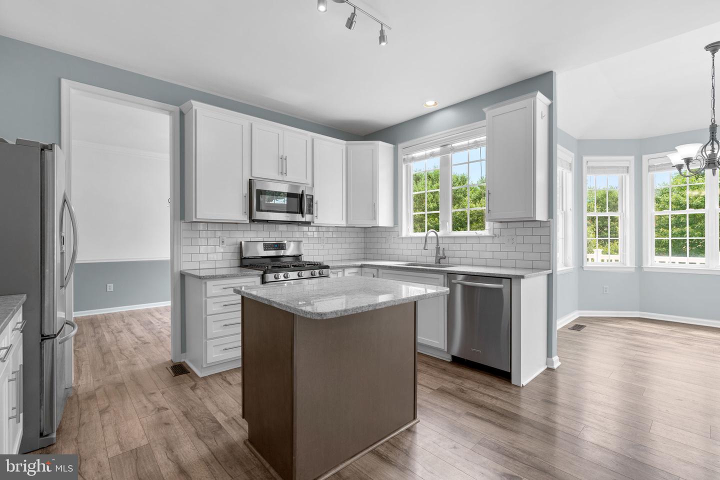 2186 OAK FOREST DRIVE