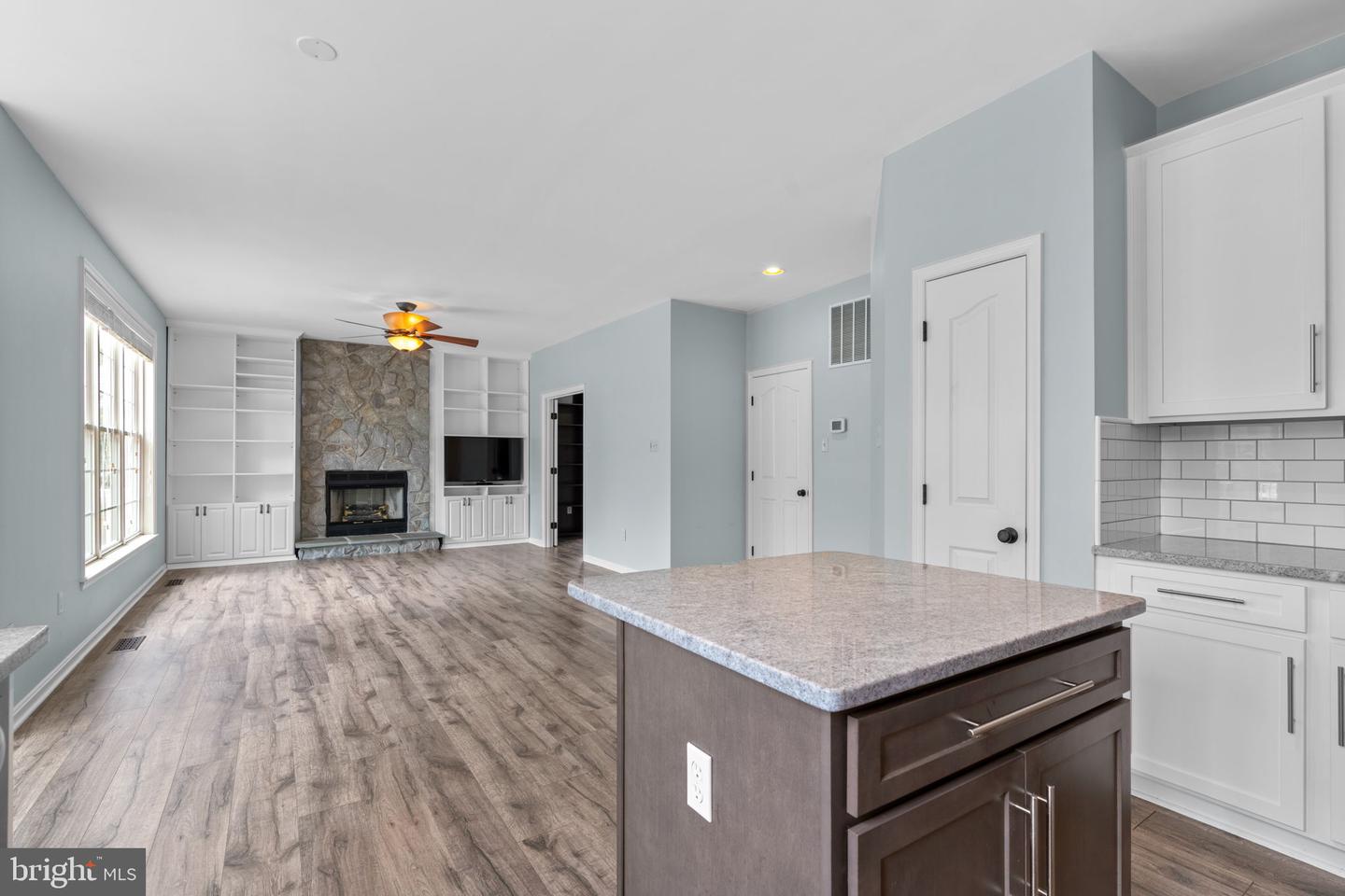 2186 OAK FOREST DRIVE