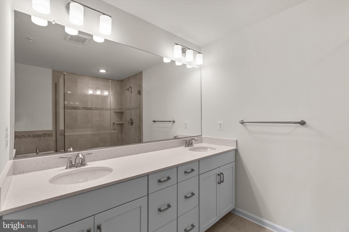 4631 CROSSING COURT Unit: B