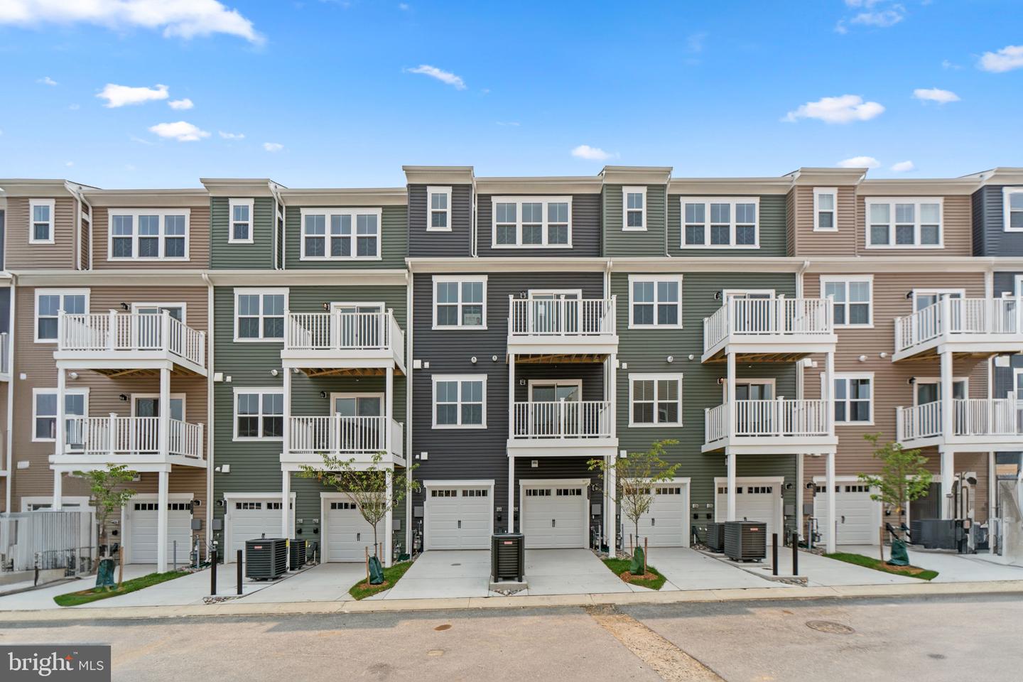 4631 CROSSING COURT Unit: B