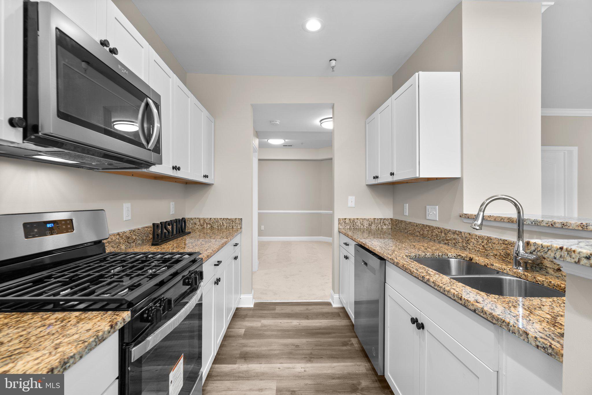 2100 GANTON GREEN Unit: 101