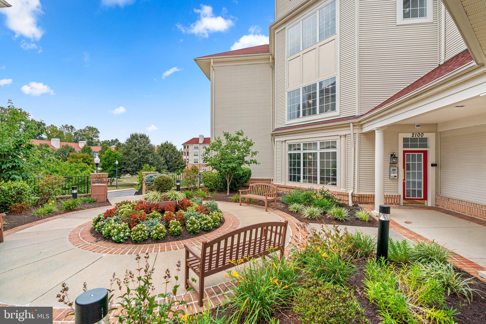 2100 GANTON GREEN Unit: 101