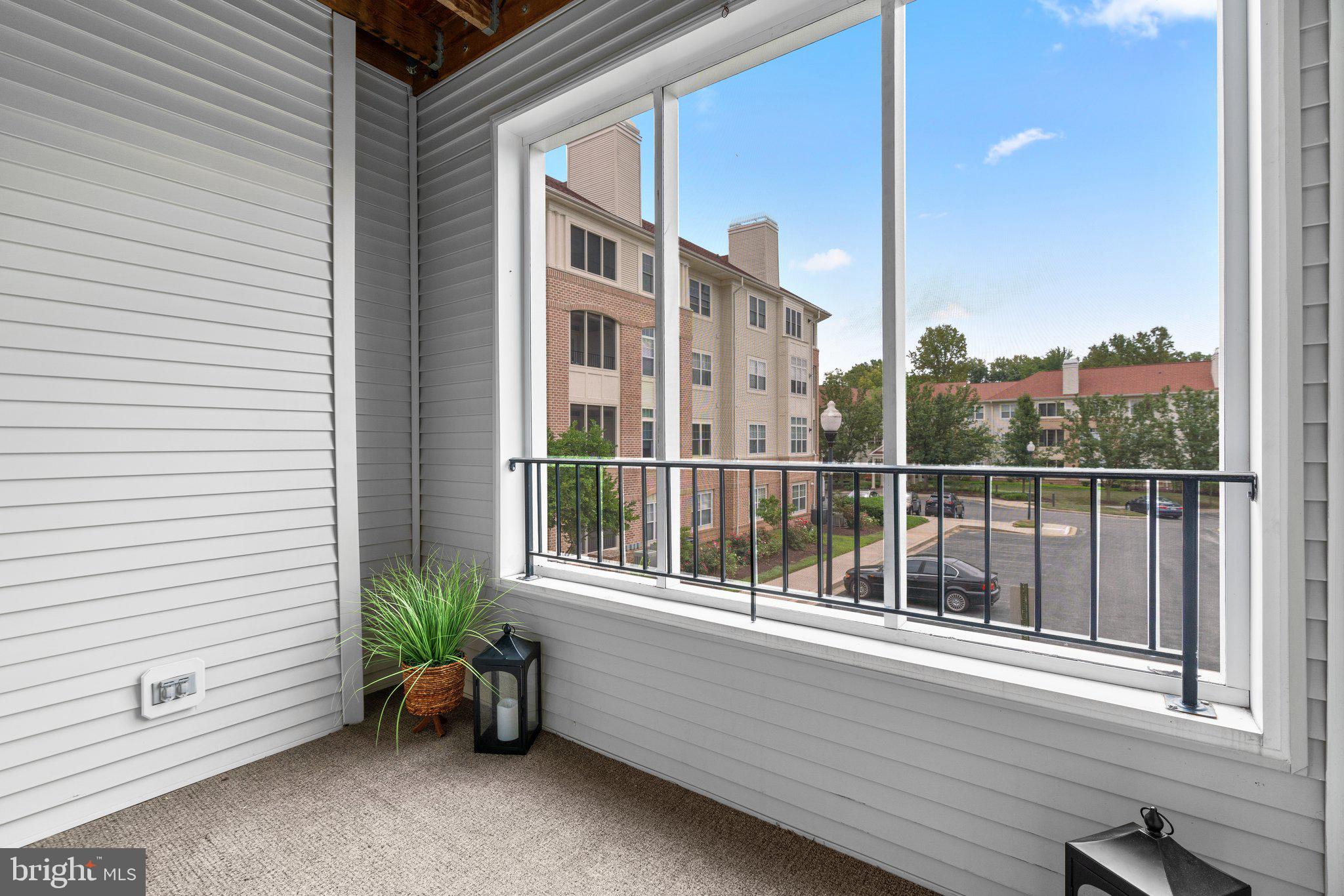 2100 GANTON GREEN Unit: 101