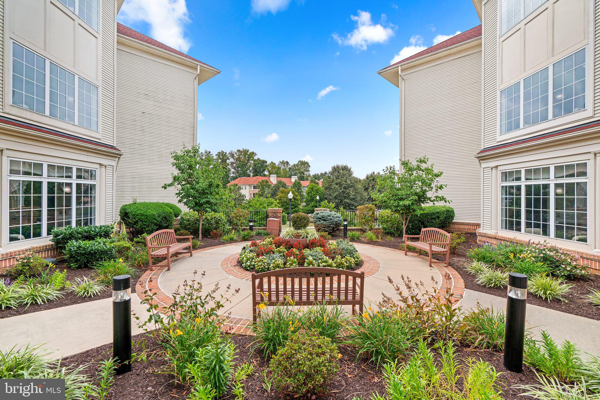 2100 GANTON GREEN Unit: 101