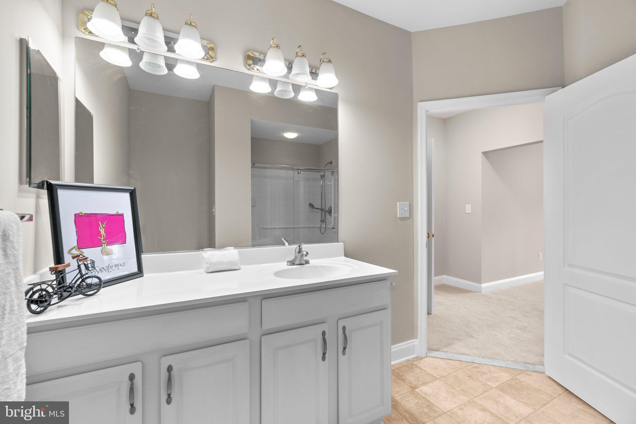 2100 GANTON GREEN Unit: 101