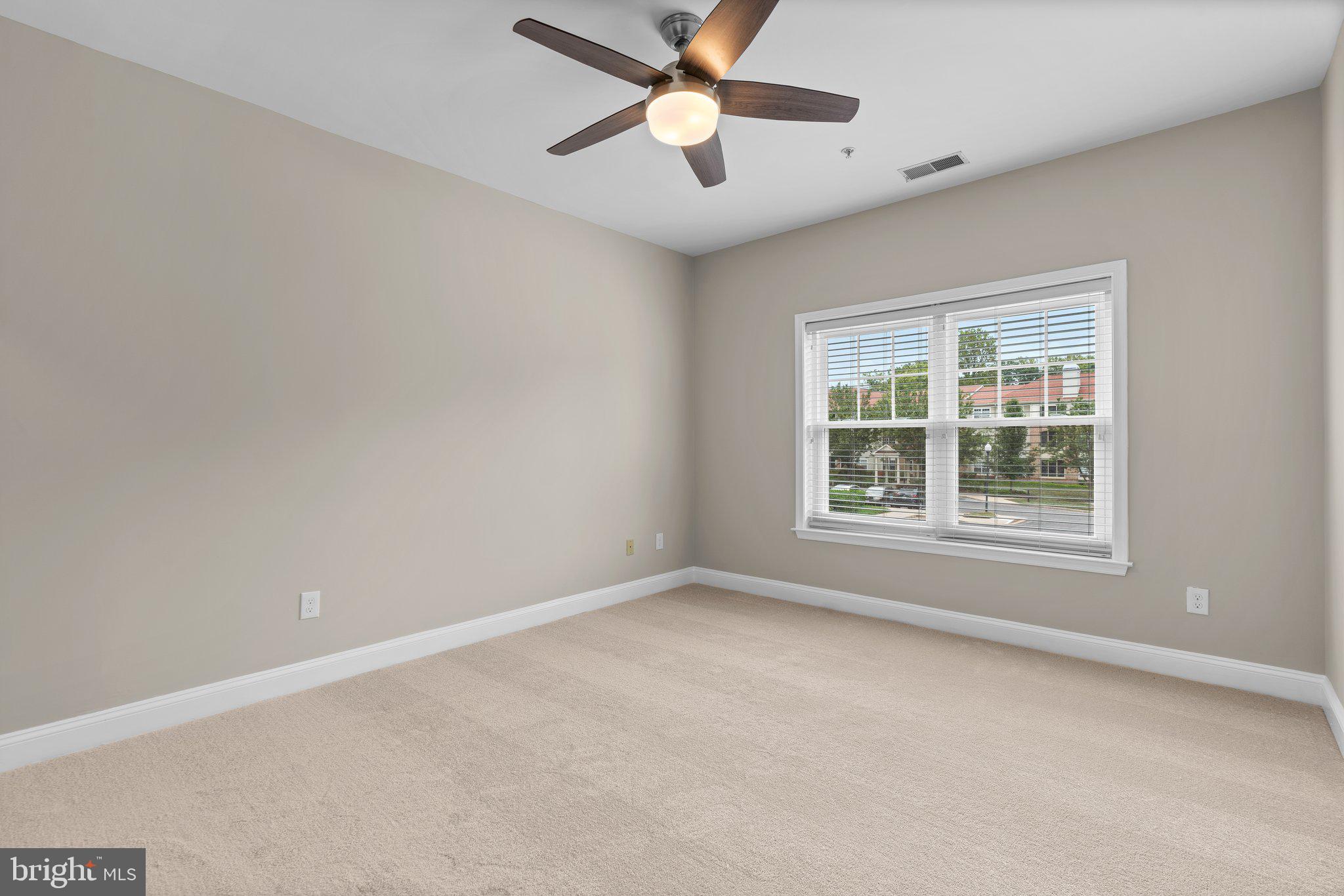 2100 GANTON GREEN Unit: 101