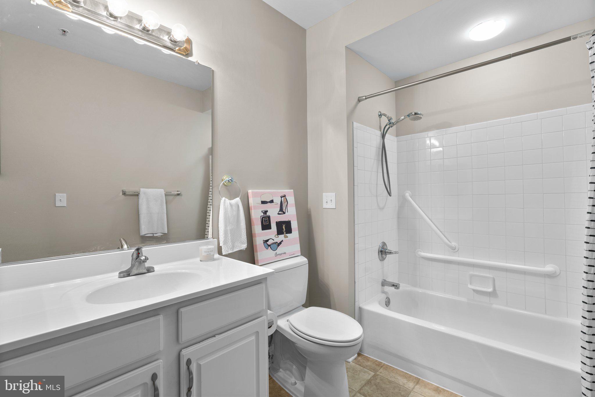 2100 GANTON GREEN Unit: 101