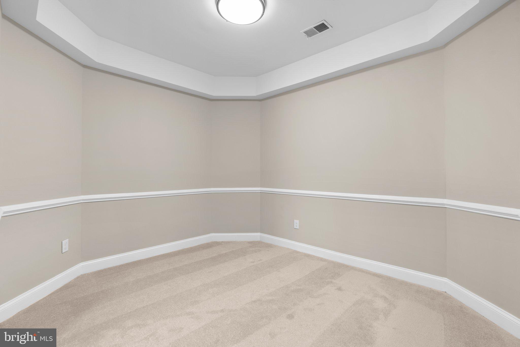 2100 GANTON GREEN Unit: 101