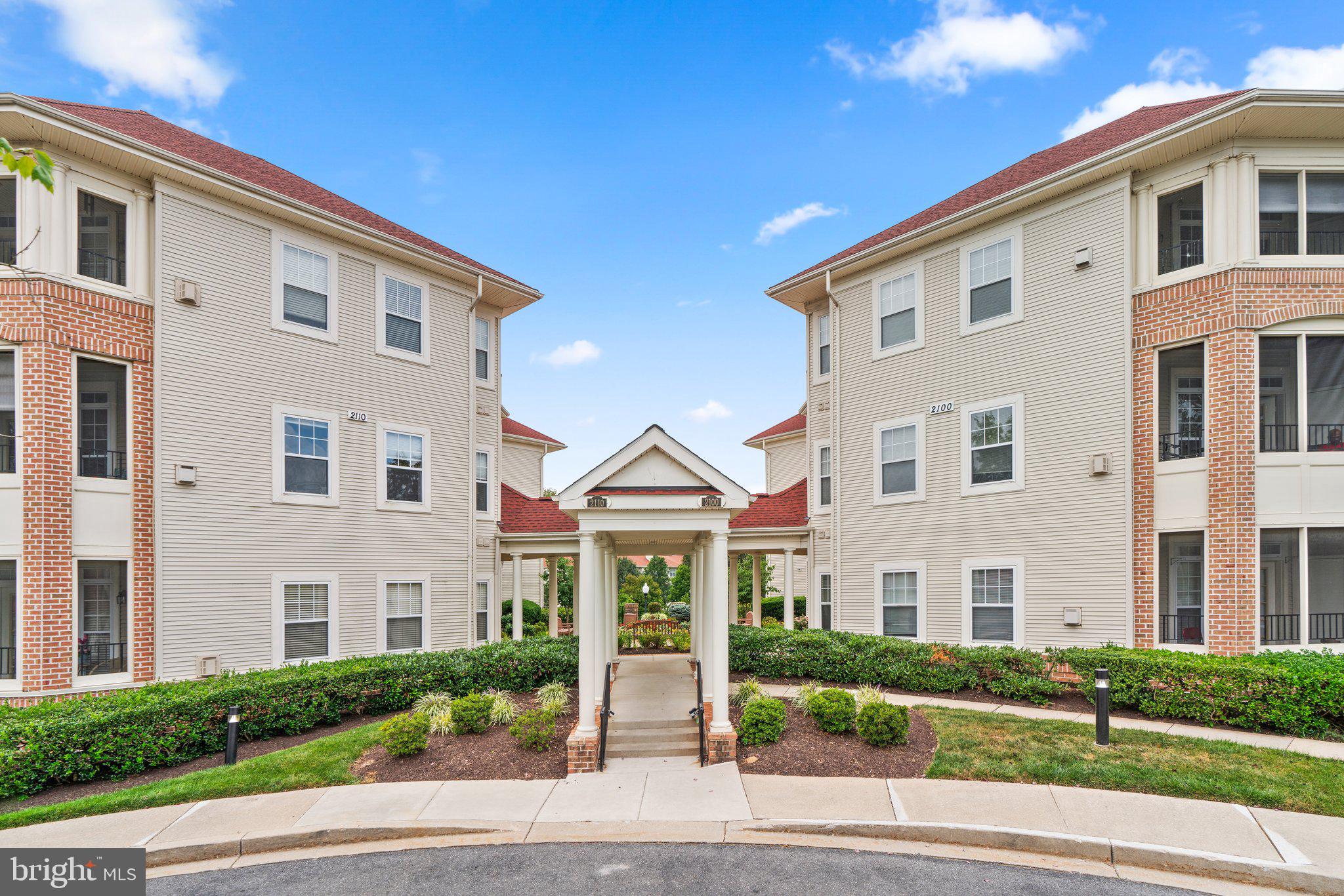 2100 GANTON GREEN Unit: 101